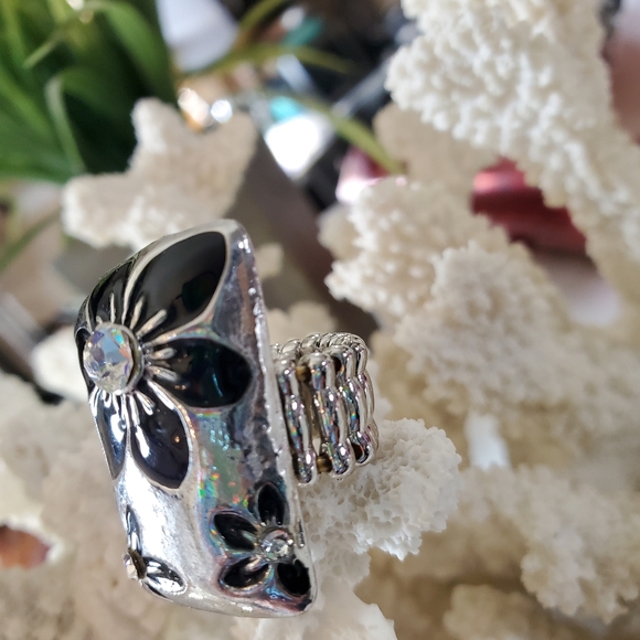 Silver Tone Adjustable Band Ring with Black Flowers & Rhinestones 💥3 for $24💥 - Picture 12 of 13